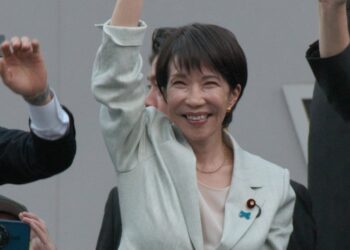 차기 日 총리 다카이치, ‘여자 아베’로 보수 결집