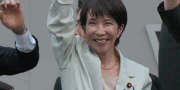 차기 日 총리 다카이치, ‘여자 아베’로 보수 결집