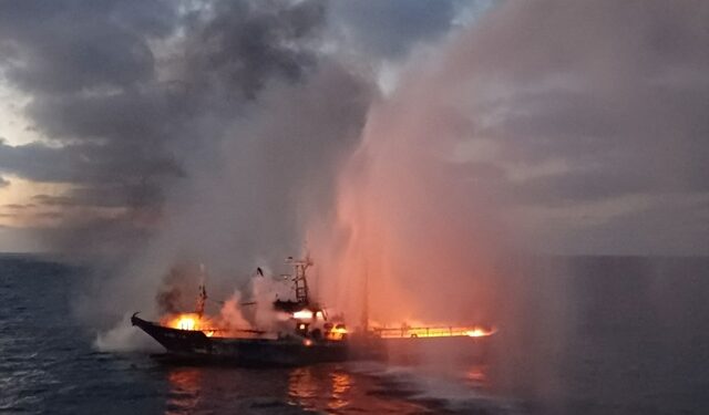 기관실서 갑자기 ‘펑’… 마라도 남동쪽 35㎞ 해상 선박서 불 나 6명 부상