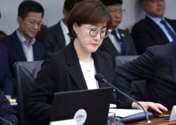 박지원 “김현지, 국감 ‘안 나간다고 안 했다’고 말해”