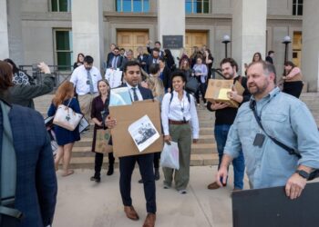 美펜타곤 보도 통제에 기자단 반발…“헌법에 위배” 초유의 출입증 반납