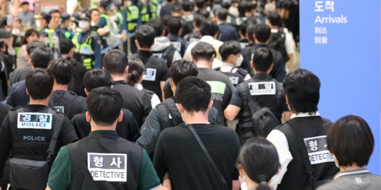 ‘캄보디아 구금’ 한국인 송환 두고 여야 공방…“한국 청년 3명 추가 구출”