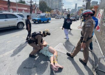 알몸으로 비틀대며 번화가 활보한 외국인… 출근길 마비된 파타야