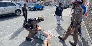 알몸으로 비틀대며 번화가 활보한 외국인… 출근길 마비된 파타야