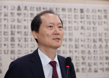 與 ‘이완규 선서 거부’에 “내란 동조” 野 ‘대장동 변호사’ “조원철 사퇴” 공방