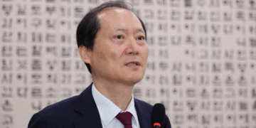 與 ‘이완규 선서 거부’에 “내란 동조” 野 ‘대장동 변호사’ “조원철 사퇴” 공방