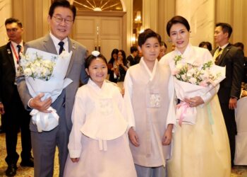 말레이 동포 만난 이 대통령 “국민으로서 권한 행사…제도적 개선할 것”