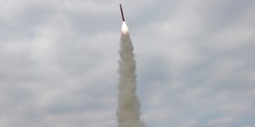 트럼프 구애에 미사일로 답한 北… 북미 정상 ‘깜짝 회동’ 일단 무산