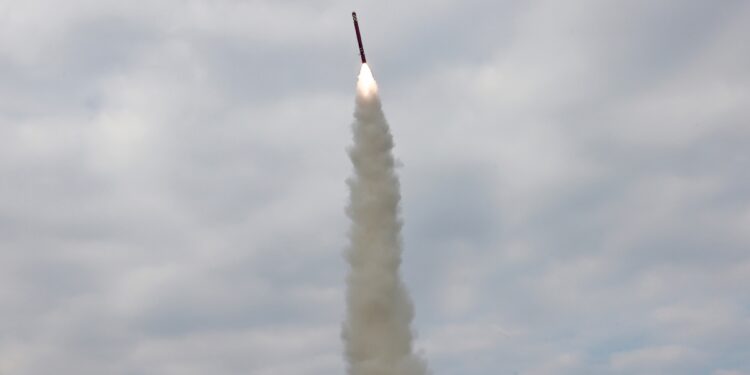 트럼프 구애에 미사일로 답한 北… 북미 정상 ‘깜짝 회동’ 일단 무산