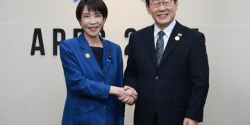 李대통령, 日다카이치 첫 대면…“인연 재확인”