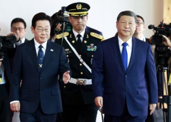 한중 정상회담 시작…시진핑 줄 선물로는 ‘본비자 바둑판’