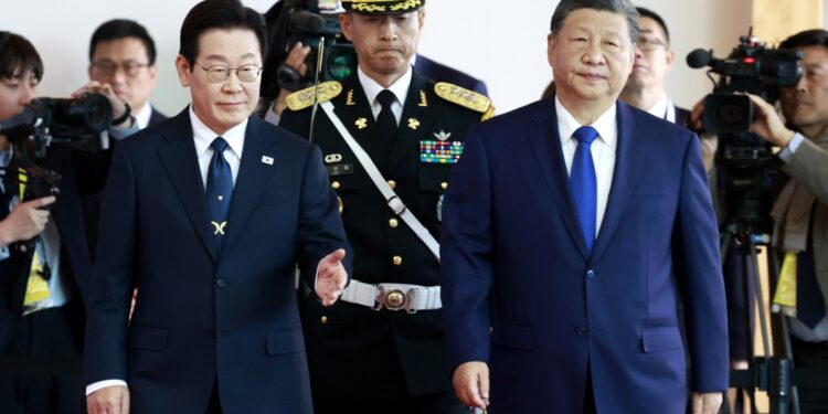 한중 정상회담 시작…시진핑 줄 선물로는 ‘본비자 바둑판’