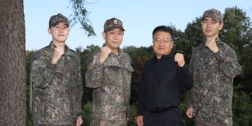 경주 APEC 순찰하던 군인들, 심폐소생술로 쓰러진 노인 구해