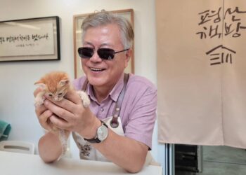 문재인 前대통령 이달 중 유튜버 데뷔