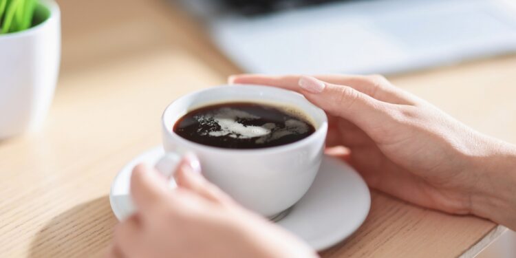 “커피 무조건 끊으라”더니 틀렸다…매일 1잔이 ‘이 질병’ 재발 39% 막아