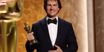 데뷔 44년 만에 첫 공로상 트로피…톰 크루즈, 오스카 무관 한 풀었다