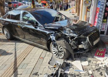 엄마 손잡고 걷던 2살 중태, 엄마 혼수상태…70대 운전자 “실수”