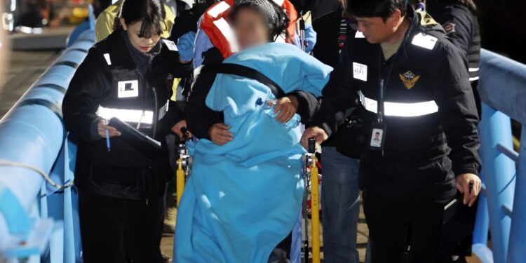 [속보] 신안 좌초 여객선 탑승 267명 전원 구조…부상자 3명