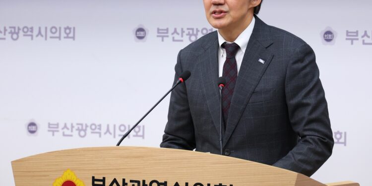 조국, 지방선거 출마설에 “전당대회 후 마지막에 결정”