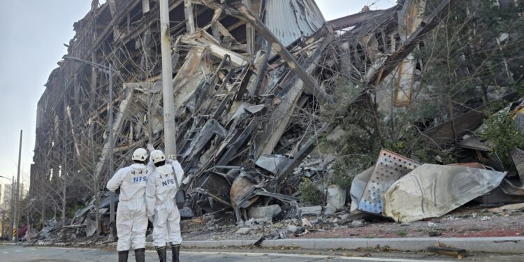 천안 이랜드패션 물류센터 현장감식 ‘붕괴 우려 진입 못해’…3층서 불꽃 확인