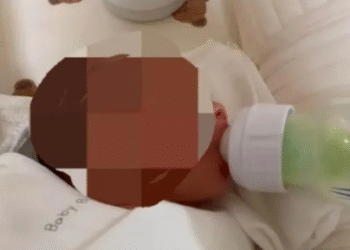 “남김없이 먹네” 생후 이틀 신생아에 ‘다이어트 보조제’ 먹인 인플루언서 엄마