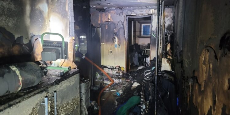 진주 원룸 건물서 불…2명 숨지고 1명 다쳐