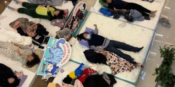 “33시간 누워있기 가능?” 기저귀까지 찼다…‘누워만 있기’ 대회서 우승한 23세 中남성