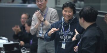 李대통령 “누리호 발사 성공 가슴 벅차…5대 우주강국 도전 계속될 것”