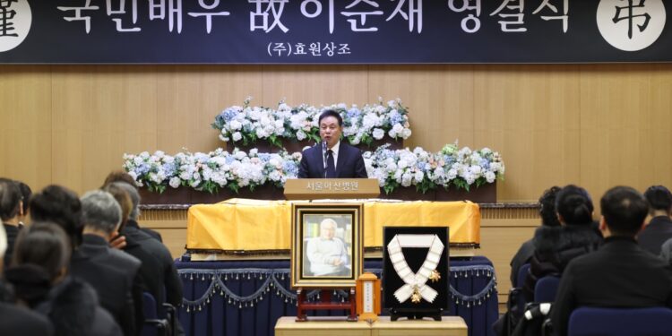 ‘천상의 무대’로 떠난 국민배우… 이순재 70년 연기 인생 끝 영면