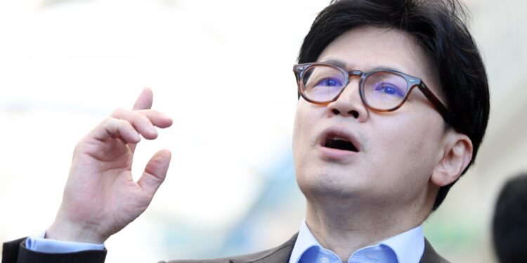 한동훈, 가족 연루 의혹 ‘당게 사태’ 조사에 “당 퇴행 시도 안타깝다”