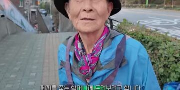 폐지 줍는 85세 할머니에 ‘무제한 카드’ 드리자 벌어진 일
