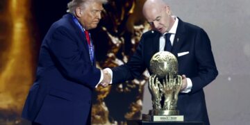 노벨상 불발되자 급조된 ‘위로상’… 트럼프 첫 ‘FIFA 평화상’ 받았다