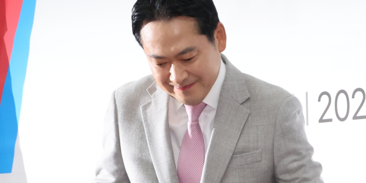 “이대로 가면 망한다” 당내 요구에… “아직 이르다” 버티는 장동혁