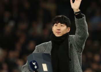 손꼽던 재회, 손 흔든 쏘니… “놀라운 10년”