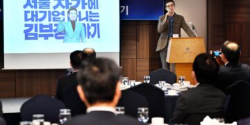 “번듯한 김 부장, 계급장 떼면 누굴까… 진짜 ‘나’를 찾으세요”