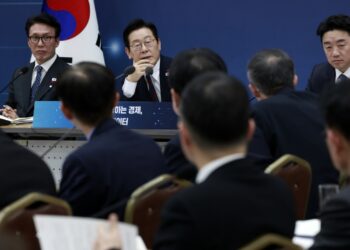 “이때까지 뭐했나, 몇 달이 됐는데” 李 송곳 질문에 기관장 쩔쩔