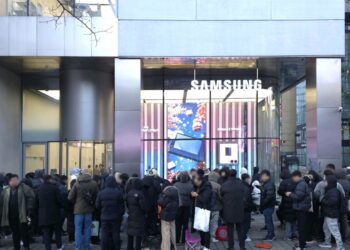 삼성, 두 번 접는 ‘갤럭시 Z 트라이폴드’ 국내 출시