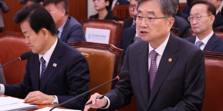 조현 “핵잠 보유 못하면 남북 전력 균형 깨져… 국내 핵무장 여론 커질 것”