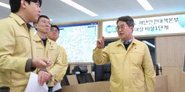 경기도 3개 시군 대설특보…김동연, 재대본 찾아 “차질 없는 제설 대응” 지시