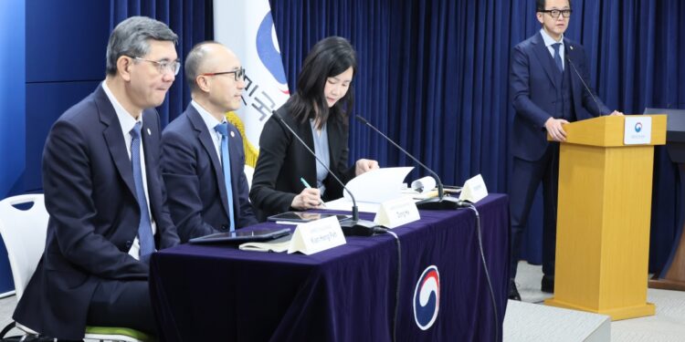 내년 한국 경제 성장률 1.9% 전망…AMRO “새정부 출범후 회복세”