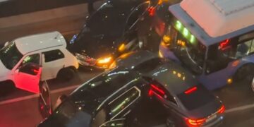 서울 강남구청역 인근서 10중 추돌사고…6명 부상