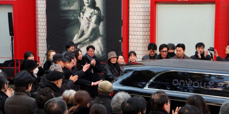 “연극은 그에게 ‘가장 진실한 땅’이었다”