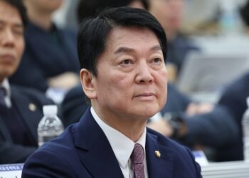 “목 긁힌 뒤 죽은 듯 누운 이재명” 발언 안철수 무혐의 처분