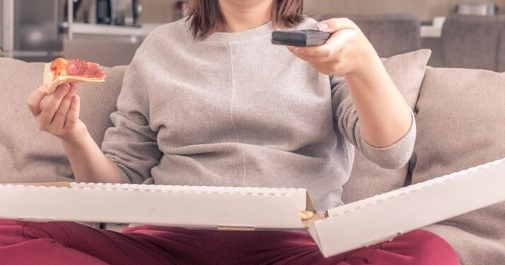 “밥 먹을 때 TV 보면 더 살찐다”…스마트폰은? ‘반전’[라이프]