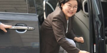 ‘첫 출근’ 이혜훈, 만면에 미소… ‘尹어게인’ 이력에 與도 뒤숭숭 [포착]