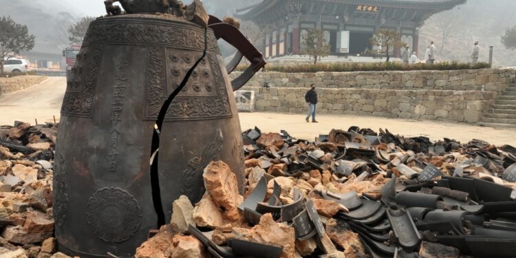 역대 최악 ‘경북 산불’ 유발한 실화자 2명에 징역형 집행유예