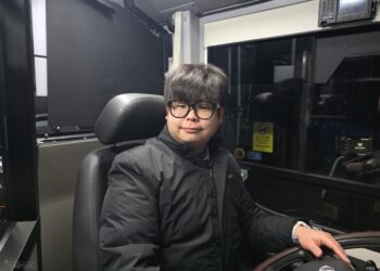 새벽 첫차는 새해 소망 싣고… 결혼, 유학, 안전일터 다 이뤄져라