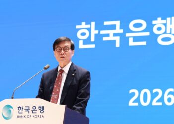 ‘원화 휴지조각론’에 이창용 “유튜버들 하는 얘기”