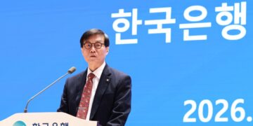‘원화 휴지조각론’에 이창용 “유튜버들 하는 얘기”