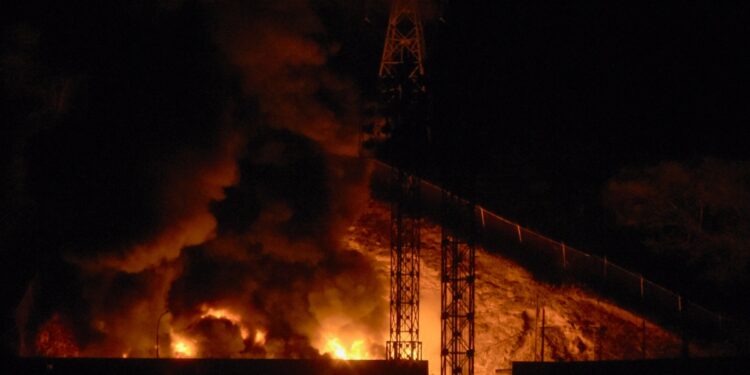 美, 베네수 대대적 공습 시작…“마두로 생포”